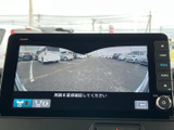 後退時の安全を確保するバックモニター。周囲の状況を把握しやすく、安心して駐車や車庫入れができます。