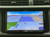 操作しやすいインターフェースを備えたナビゲーションシステム。スムーズな操作で、目的地までのルートを検索できます。快適なドライブをサポートします。