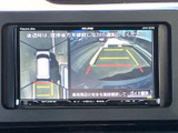 駐車時の後方視界をサポートし、安全な後退を可能にします。狭い場所での運転も安心です。