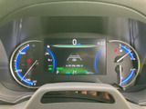 視認性の高いメーターデザインは、運転中の情報把握を容易にします。直感的に情報を確認でき、安全運転をサポートします。