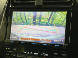 【バックカメラ】駐車時に後方がリアルタイム映像で確認できます。大型商業施設や立体駐車場での駐車時や、夜間のバック時に大活躍!運転スキルに関わらず、今や必須となった装備のひとつです!