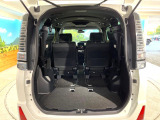 普段のお買い物や通勤、送迎等に十分な荷室スペースを確保しております。セカンドシートを倒すと、大きな荷物の積載も可能です♪