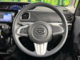 インテリアに合わせたデザインのステアリングは、運転される方のことも考え、運転しやすい形状、大きさです。是非一度、実際に触ってお確かめください。