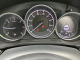 必要な情報をひと目で確認できる、見やすいメーターデザインです。ドライバーの運転をサポートし、安全な走行を意識できます。