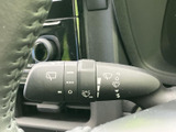 レバー操作一つで、快適な視界を確保します。雨天時でも安心して運転できます。