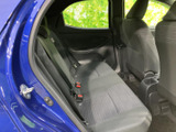 後席の乗り降りもスムーズに行えるよう配慮された設計です。家族みんなで快適なカーライフを送りましょう。