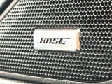 【BOSEサウンドシステム】メーカーオプションの高品位サウンドシステムを搭載。専用のチューニングが施された大小様々なスピーカーから良質なサウンドが奏でられ、臨場感あふれる音響空間を演出します。