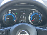 スタイリッシュなデザインとわかりやすい表示で、運転に必要な情報をスムーズに確認できます。視線をそらすことなく、安全運転をサポートします。