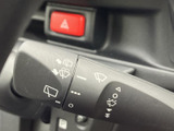 運転状況に合わせて、簡単にワイパーの操作が可能です。雨天時でも、視界をクリアに保ち、安全なドライブをサポートします。
