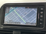 鮮明な地図表示で、運転中の視認性を高め、安全なドライブをサポートします。目的地への道順を分かりやすく確認できます。