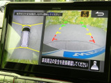 駐車時の後方確認をサポート。安全かつスムーズな後退を可能にし、万が一の衝突事故のリスクを軽減します。