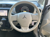 握りやすく操作しやすいステアリングで、快適なドライビングポジションを実現。長距離運転でも疲れにくい設計です。
