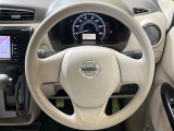 インテリアに合わせたデザインのステアリングは、運転される方のことも考え、運転しやすい形状、大きさです。是非一度、実際に触ってお確かめください。