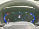 運転に必要な情報をひと目で確認できるメーター。視認性の高い表示で、安全運転をサポートします。これからのドライブがより快適になります。