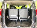 普段のお買い物や通勤、送迎等に十分な荷室スペースを確保しております。セカンドシートを倒すと、大きな荷物の積載も可能です♪