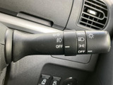 シンプルな操作で、安全な車線変更をサポート。視認性の高い表示で、周囲の状況を把握できます。