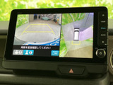 駐車時の後方視界を確保し、安全な後退をサポートします。狭い場所での運転や、荷物の積み下ろしも安心して行えます。