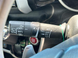 【オートワイパー(AUTO)】雨が降り出した時に、雨滴検出用センサー(レインセンサー)が雨滴を感知すると、自動でワイパーが動作します。