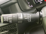 雨天時でも、視界を確保し、安全な運転をサポートします。ワンタッチで簡単に操作でき、利便性を高めます。