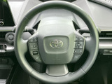 握りやすく、操作しやすいデザインです。運転の際の操作性を向上させ、快適なドライビングをサポートします。