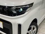 【LEDヘッドライト】悪天候や夜間走行時も良好な視界を確保し安心して運転できる高輝度LEDヘッドライトを装備!点灯速度が早く、消費電力も抑えられています。