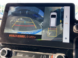 駐車場での出し入れをサポートするバックモニター。後方の状況をしっかり確認でき、安全運転を後押しします。