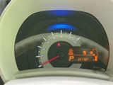 重要情報をひと目で確認できる、視認性の高いメーターです。車の状態を把握しやすく、安全運転をサポートします。