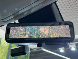 【デジタルインナーミラー】後席の大きな荷物や同乗者で後方が確認しづらい時でも安心!カメラが撮影した車両後方の映像をルームミラー内に表示。クリアな視界で状況の確認が可能です!