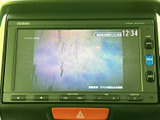 停車時に映像を楽しめるTV機能。移動を伴う視聴はできません。休憩中などにご利用ください。