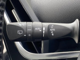 視界をクリアにするワイパーレバー。雨天時でも安心して運転できます。自動ワイパー機能も搭載されている場合があります。