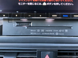 停車時に映像を視聴できるTV機能。家族旅行や休憩時間に、子供と一緒に楽しめるコンテンツを大画面で鑑賞できます。