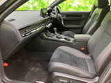 運転席からの視界が広く、安全な運転をサポート。操作しやすいスイッチ類が、快適なドライブを演出します。ドライバーの利便性を追求。
