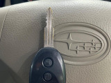 【キーレス】少し離れた場所からでもボタン一つでドアの開錠・施錠ができるのでとっても便利!ドアの鍵穴周りに傷をつけることもありません♪