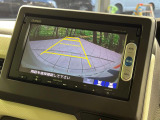 【バックカメラ】駐車時に後方がリアルタイム映像で確認できます。大型商業施設や立体駐車場での駐車時や、夜間のバック時に大活躍!運転スキルに関わらず、今や必須となった装備のひとつです!