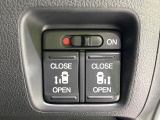 【両側パワースライドドア】スマートキーや運転席のスイッチで後席両側スライドドアの開閉が可能♪電動だから力を入れてドアを開ける必要が無く、小さなお子様でも簡単に開け閉めでき快適です♪