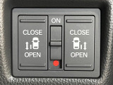 【両側パワースライドドア】スマートキーや運転席のスイッチで後席両側スライドドアの開閉が可能♪電動だから力を入れてドアを開ける必要が無く、小さなお子様でも簡単に開け閉めでき快適です♪
