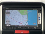 詳細な地図表示で、スムーズなナビゲーションを実現します。渋滞情報や周辺施設の情報も確認でき、安心ドライブをサポートします。