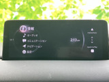 多彩な機能が搭載されたナビ・オーディオで、快適なドライブをサポート。スマートフォン連携も可能で、音楽やナビ情報を楽しめます。