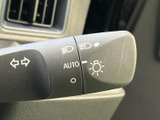 シンプルで使いやすいデザイン。操作感も良好で、安全運転をサポートする頼もしい存在です。確かな操作感で、安心して運転をお楽しみいただけます。