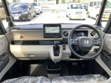 シンプルで使いやすい操作系のスイッチ類が、スムーズな運転をサポートします。必要な機能が一目でわかりやすく配置されています。