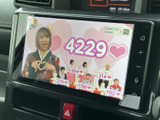 停車時にTVを楽しめる機能です。お子様連れのご家族に最適で、移動時間を有効活用できます。安全のため、運転中の視聴はご遠慮ください。