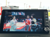 停車時にTV視聴が可能。お子様連れのご家族にもおすすめです。車内での時間を有効活用できます。