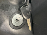 【キーレス】少し離れた場所からでもボタン一つでドアの開錠・施錠ができるのでとっても便利!ドアの鍵穴周りに傷をつけることもありません♪