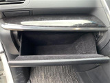 【グローブボックス】大容量のグローブボックスです!!車検証ケース他、日頃使う小物類の収納スペースもたくさんあります!