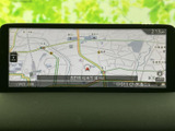 鮮明な地図表示で、スムーズなルート検索をサポート。最新の交通情報も確認でき、安心して目的地へ向かうことができます。