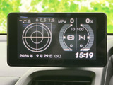 鮮明な地図表示で、スムーズなナビゲーションを実現。詳細な情報が表示され、安心してドライブできます。安全運転をサポートします。