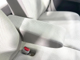 【アームレスト】運転中の身体の負担を軽減してくれるアームレストを装備♪