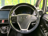 【純正革巻きステアリング】上質な革を使用することで、手にしっかり馴染みとても運転しやすいハンドルです♪