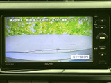 駐車時や後退時の安全をサポート。後方視界を確保し、スムーズな後退をアシストします。