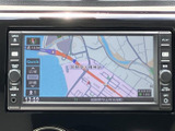 詳細な地図情報が分かりやすく表示され、スムーズなナビゲーションをサポートします。周辺施設検索も簡単にできます。